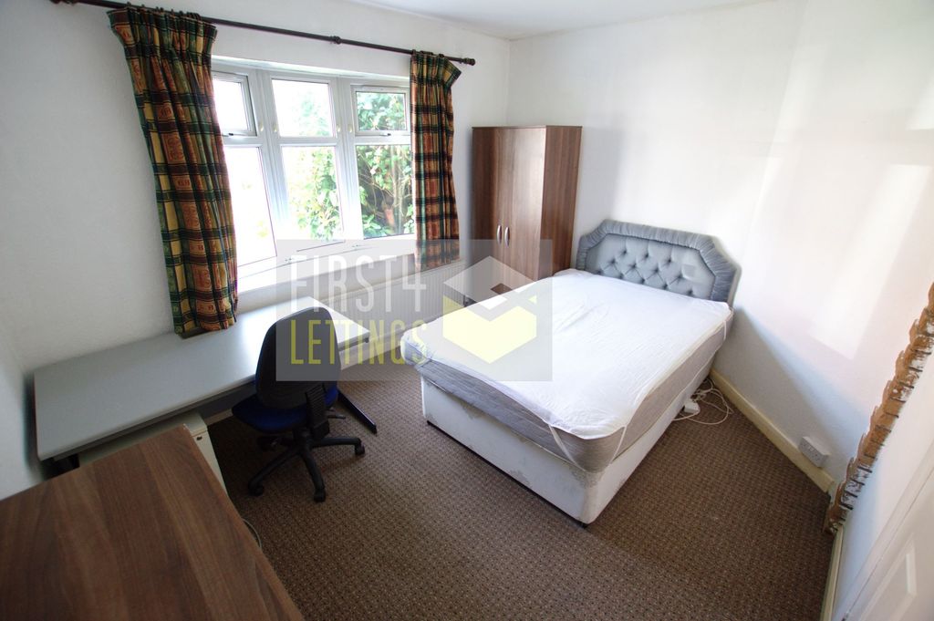 Property photo 1 of 12 Photo 6