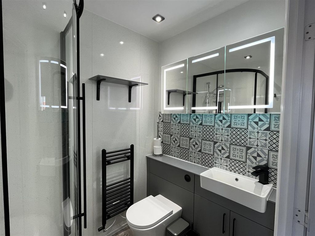 Property photo 2 of 9 Ensuite.Jpg