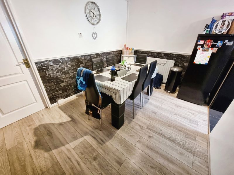 Property photo 3 of 10 Photo 4