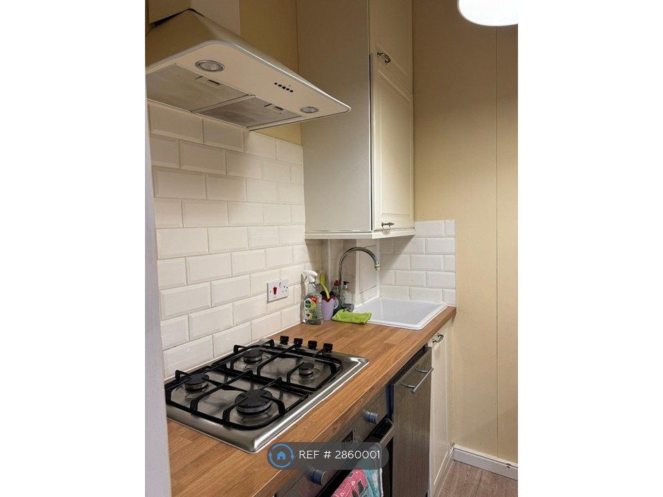 Property photo 3 of 10 Kitchen