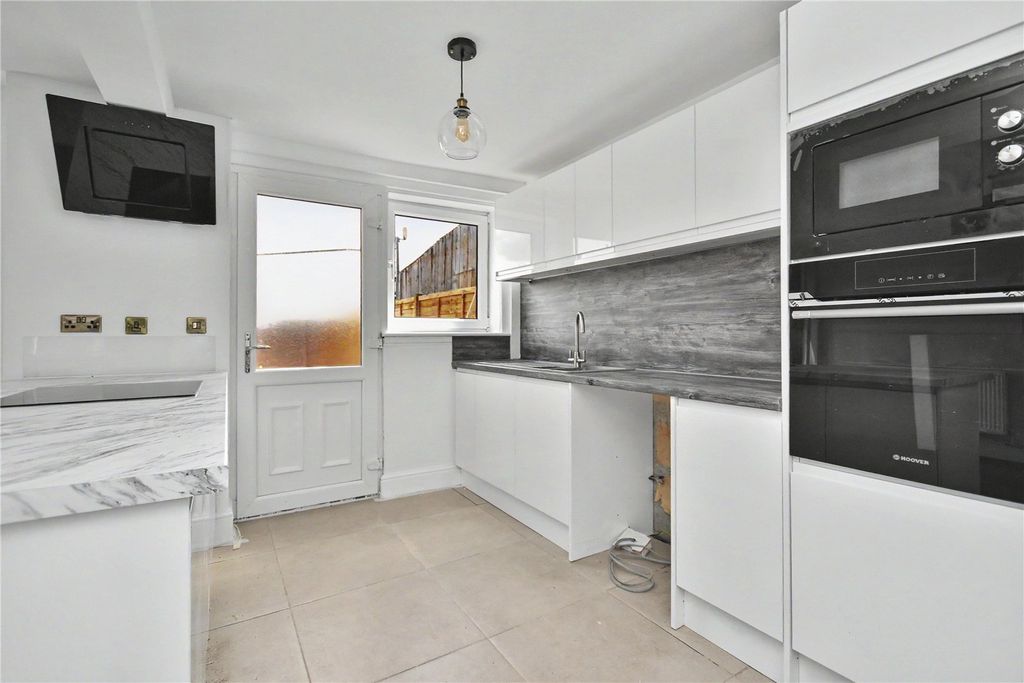 Property photo 3 of 11 Picture No. 12