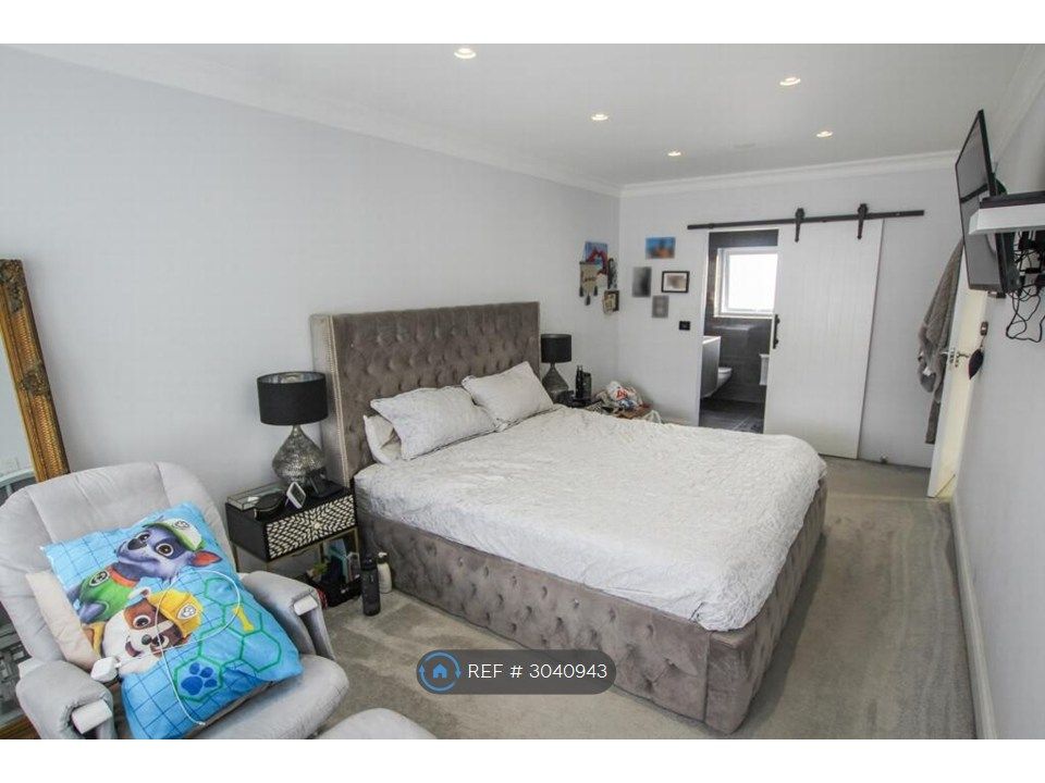 Property photo 3 of 20 Bedroom 1