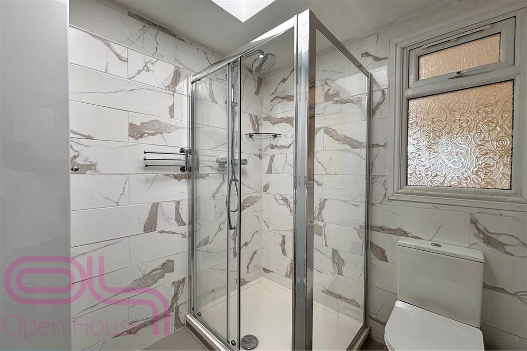 Property photo 3 of 13 Staines Road - En-Suite Shower Room.Jpg