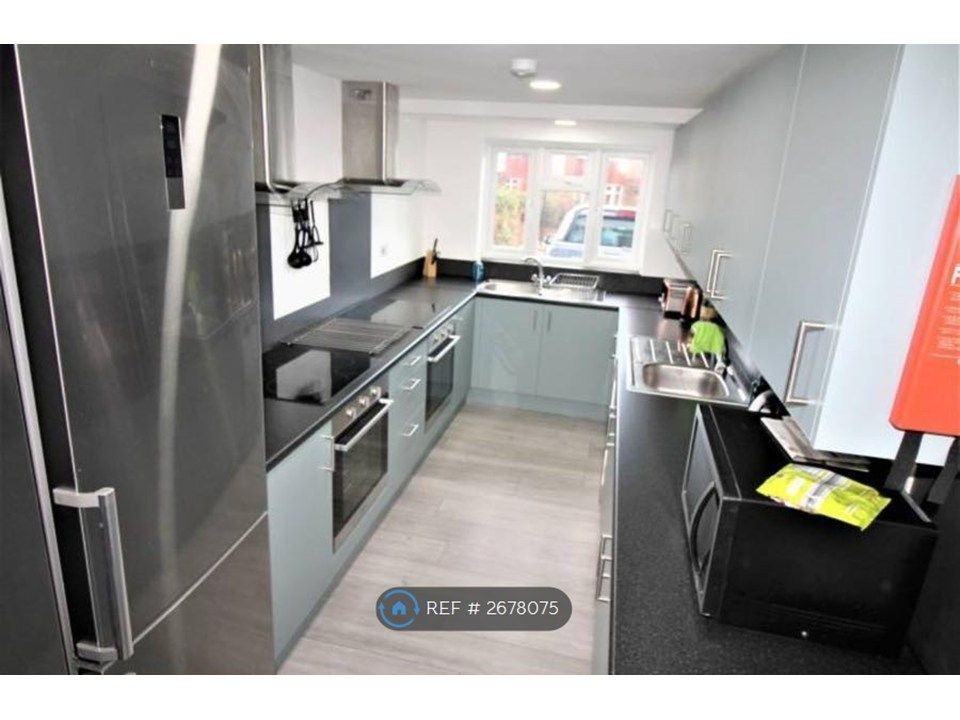 Property photo 3 of 5 Kitchen