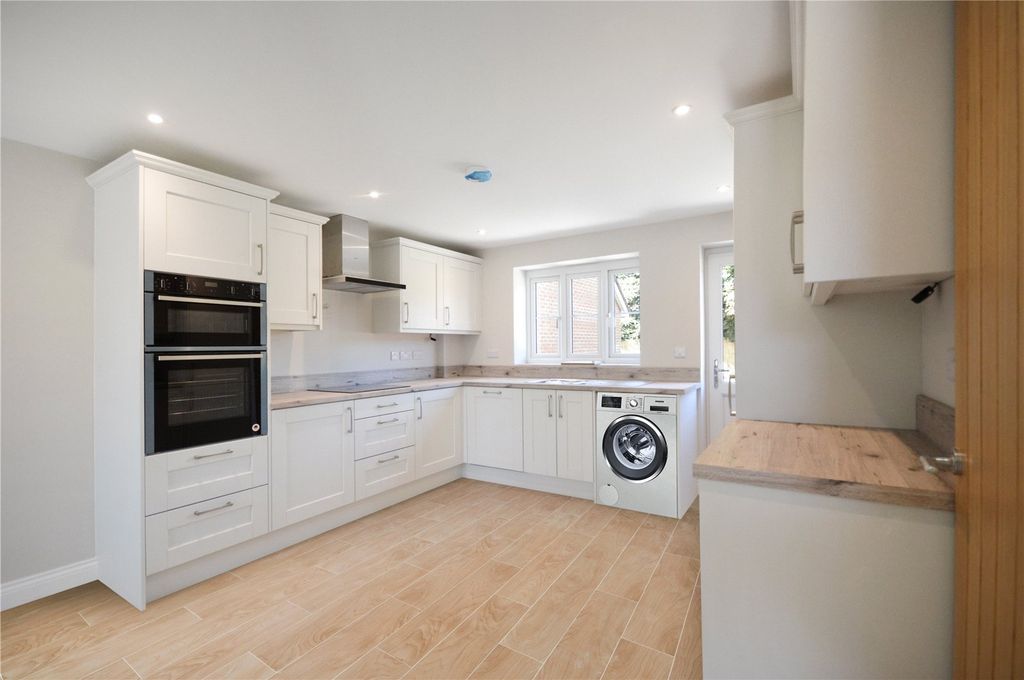 Property photo 3 of 11 Picture No. 01