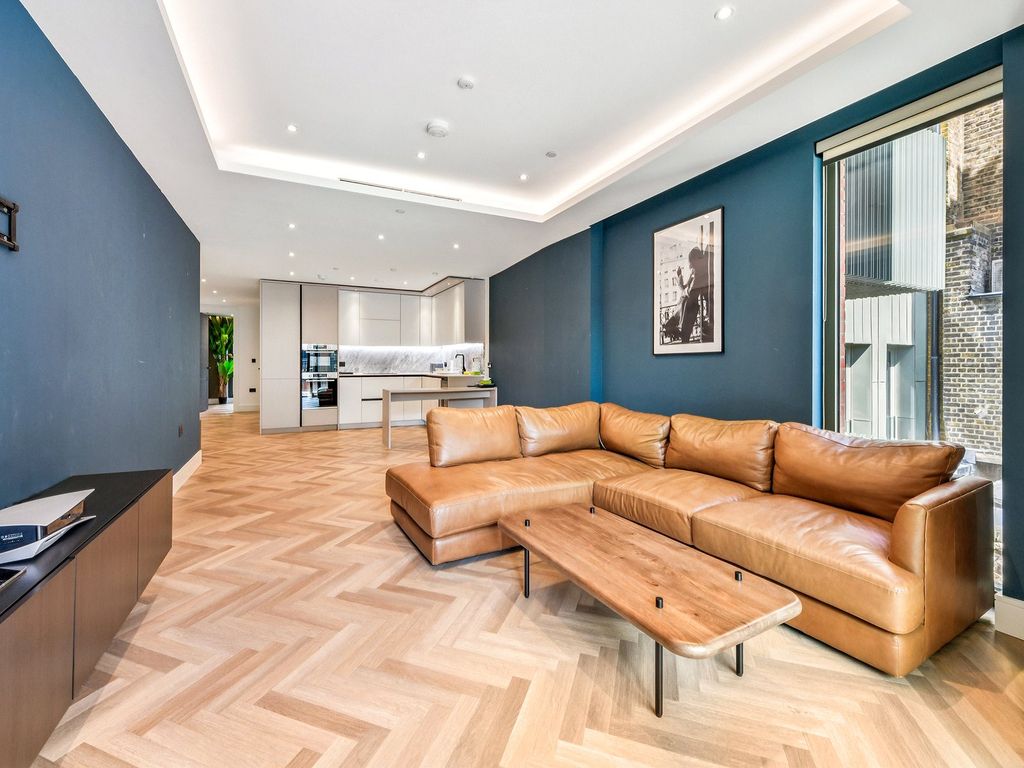 Property photo 1 of 19 Errington House