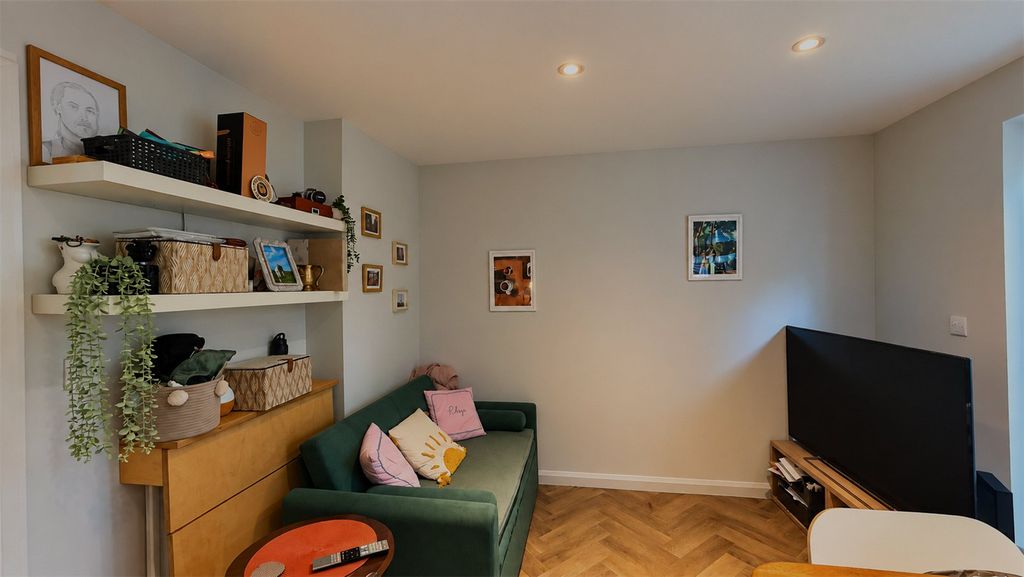 Property photo 2 of 9 Picture No. 20