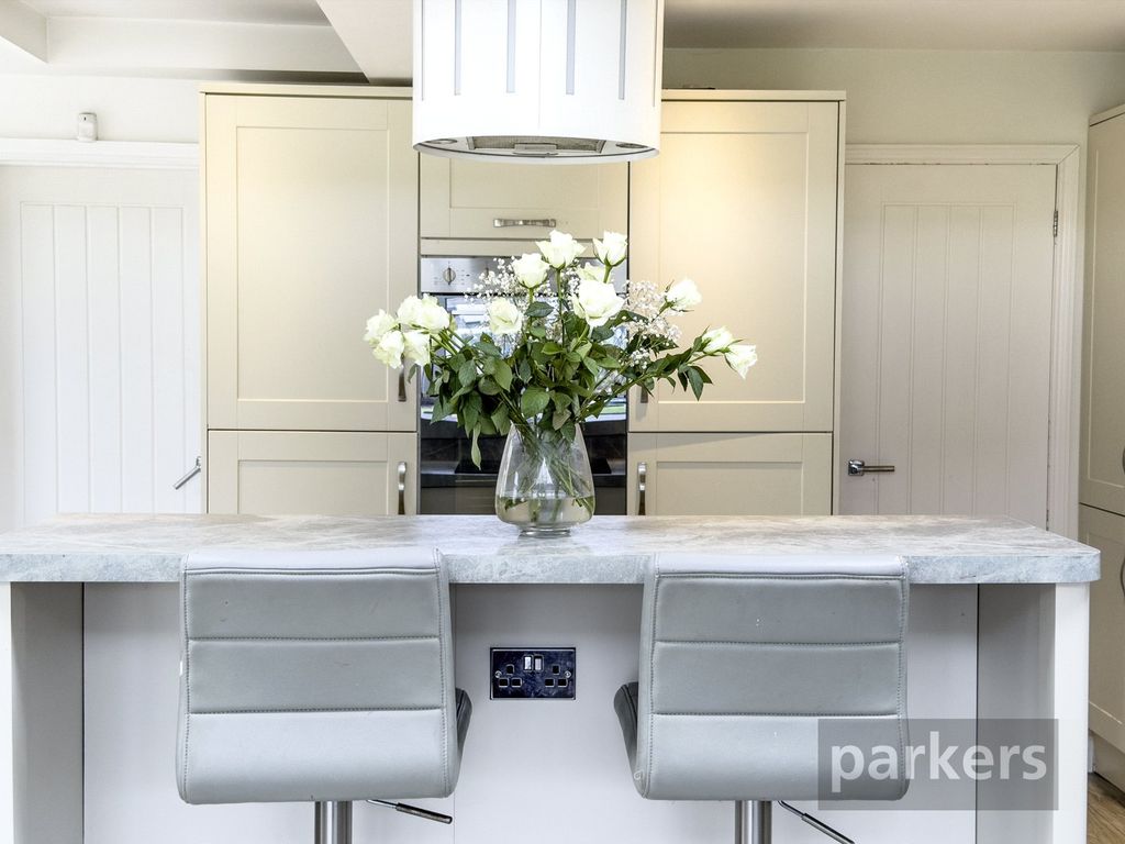 Property photo 3 of 22 Kitchen