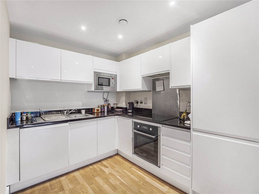 Property photo 3 of 17 Reception/Kitchen