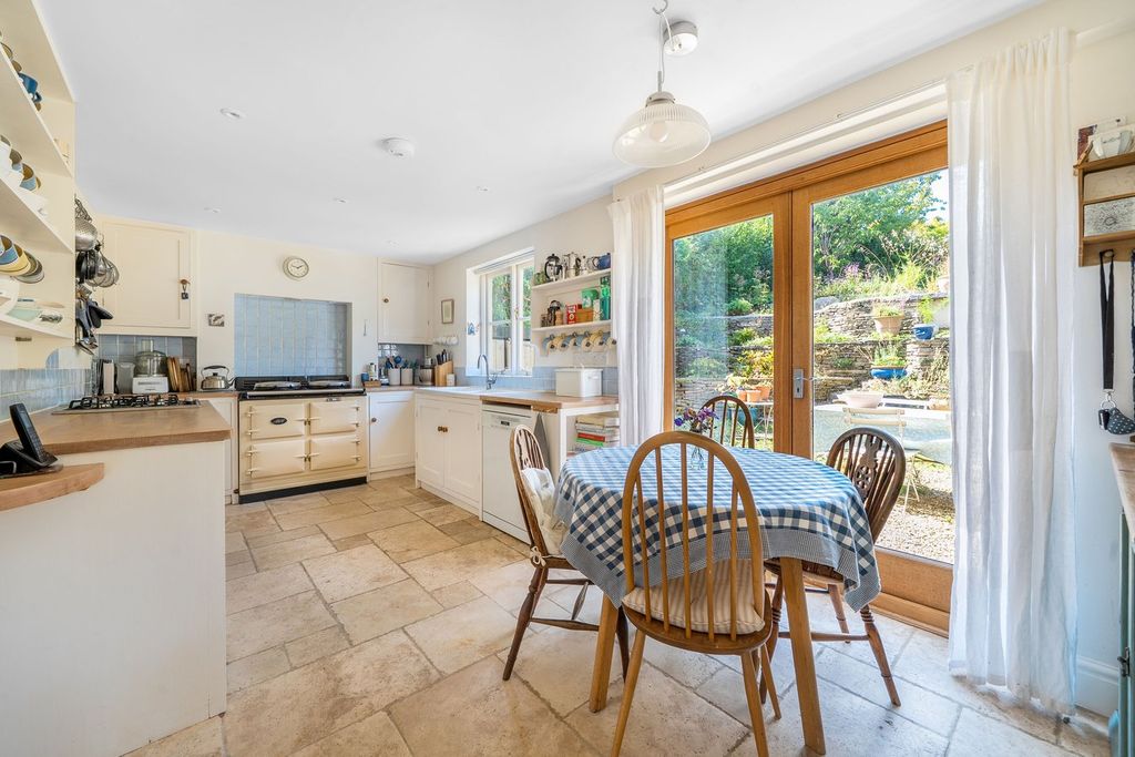 Property photo 2 of 23