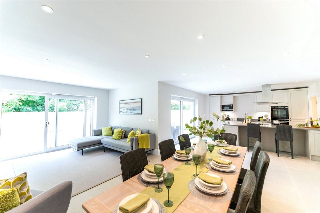 Property photo 3 of 11 Rectory Woods