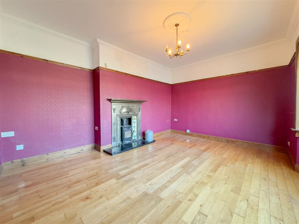 Property photo 2 of 27 Lounge