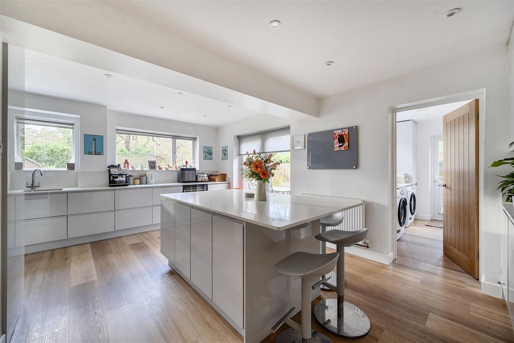 Property photo 2 of 32 1401528-13-697398Cf19860.Jpg