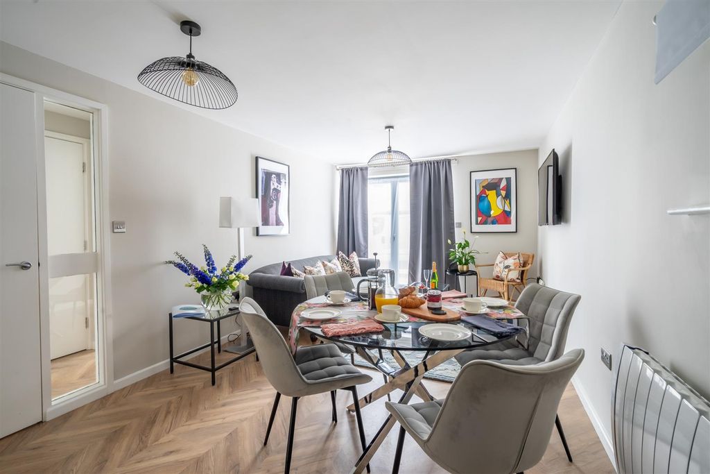 Property photo 1 of 9 Mcquades Court (42 Of 52).Jpg