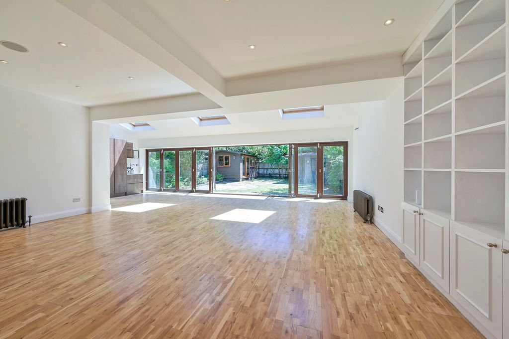 Property photo 2 of 26