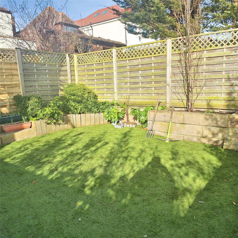 Property photo 2 of 12 Garden