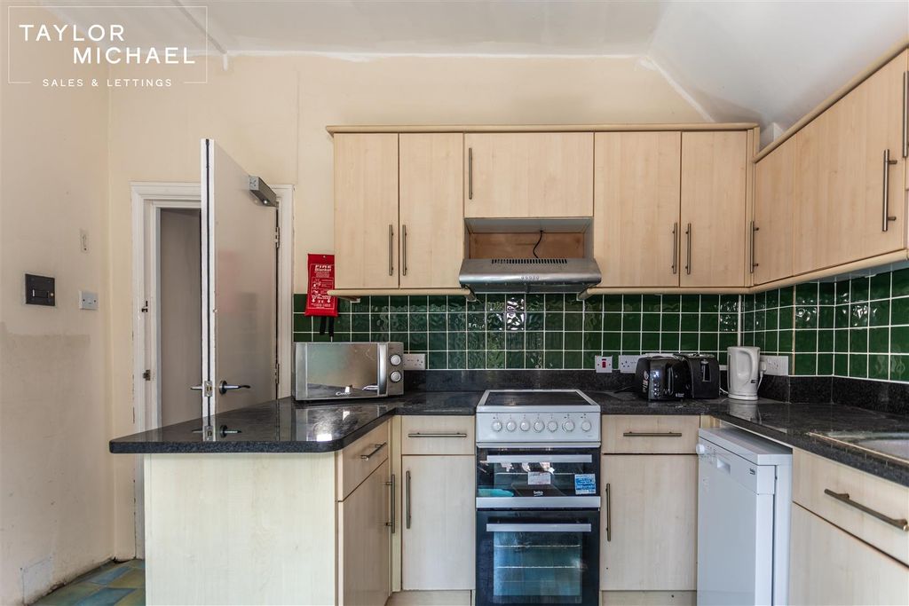 Property photo 3 of 14 Shared Kitchen