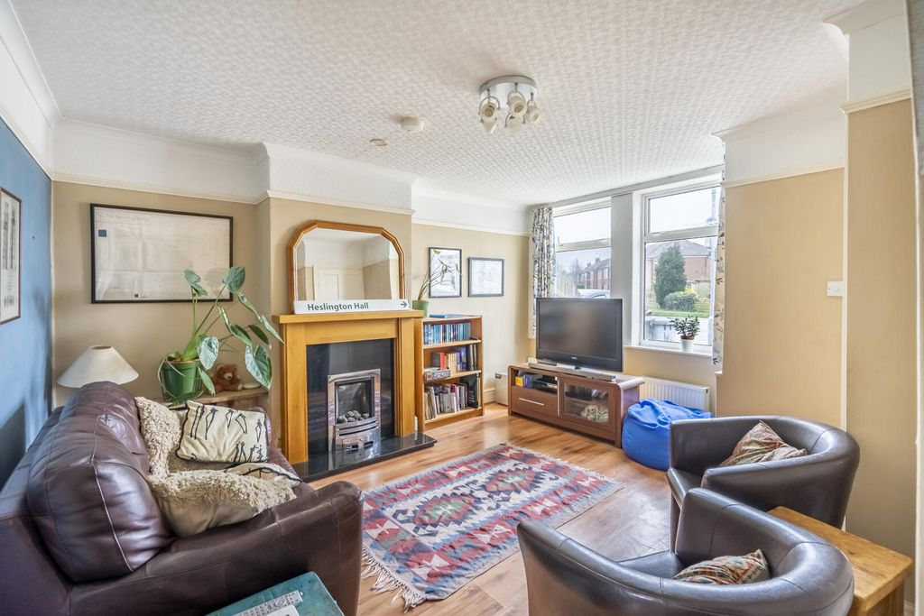 Property photo 2 of 18 Living Room