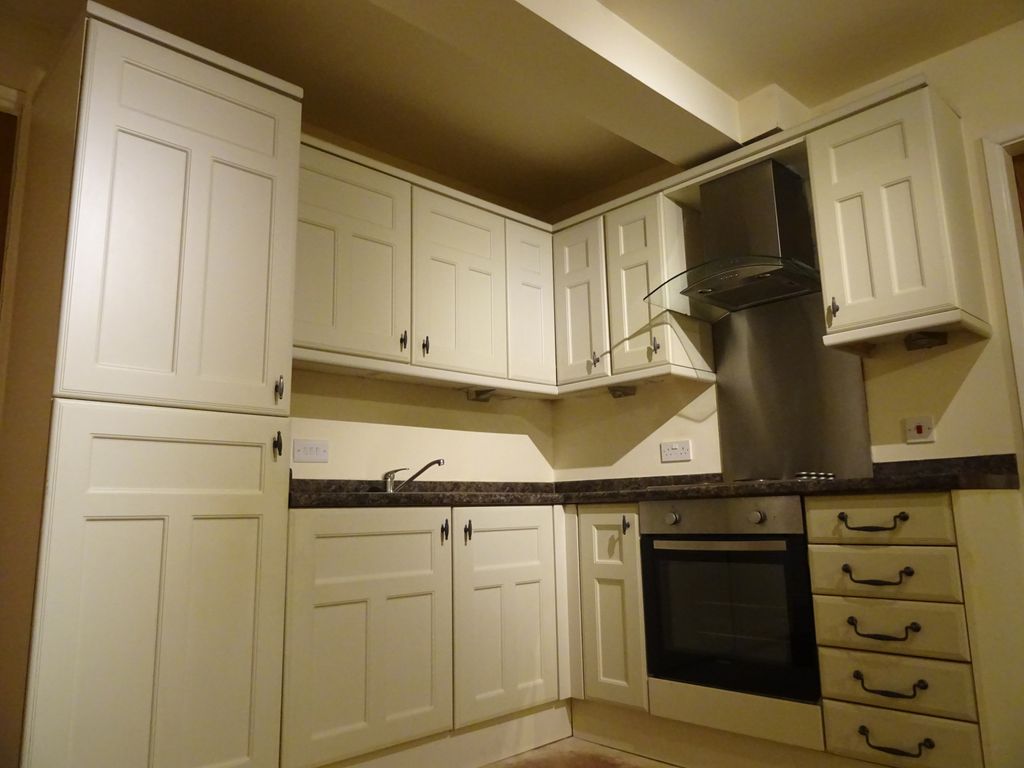 Property photo 2 of 6 Kitchen