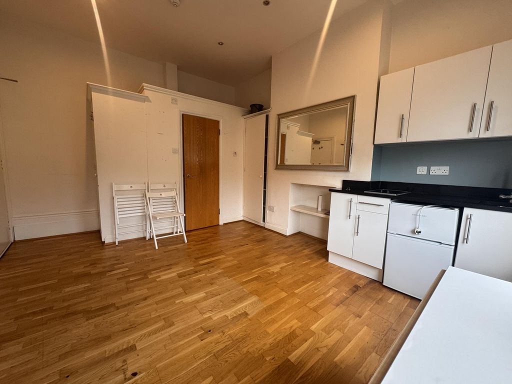 Property photo 3 of 5 Photo 4