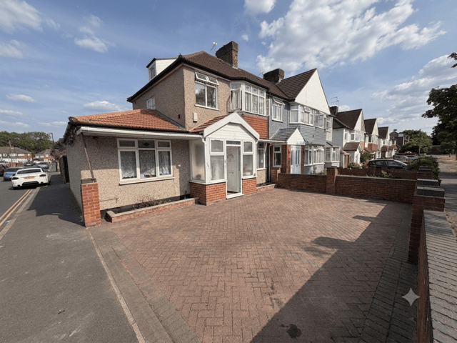 Property photo 1 of 10 5 Bed End Terrace To Rent Hounslow Road, Feltham Tw14