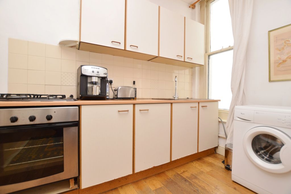 Property photo 3 of 4 Kitchen