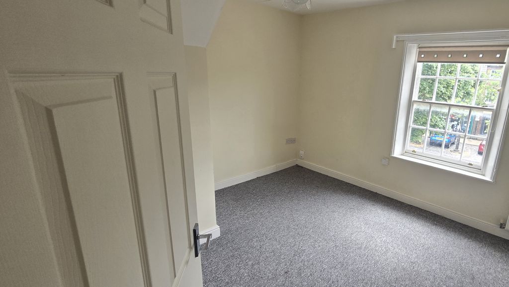 Property photo 2 of 70 1000065402.Jpg