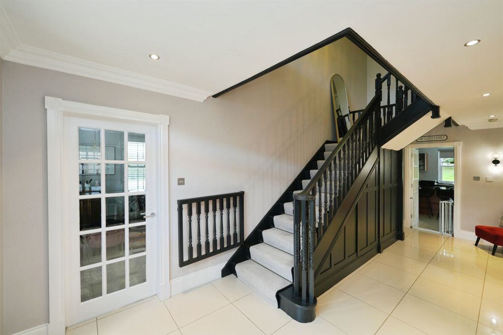 Property photo 2 of 28