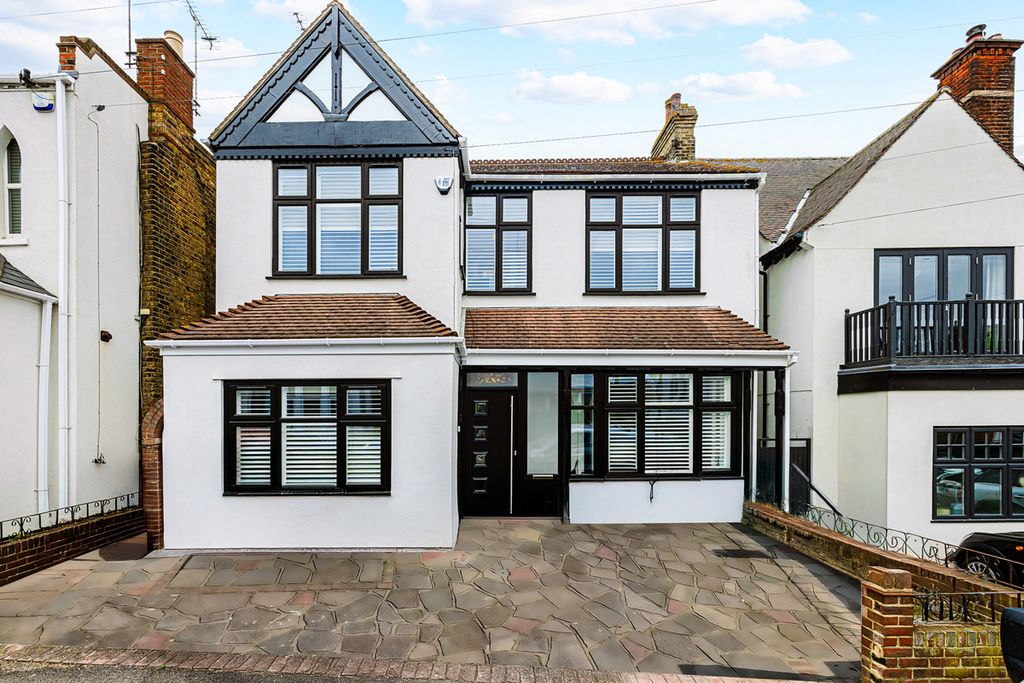 Property photo 1 of 31