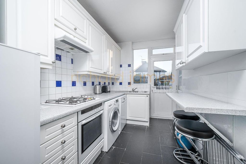 Property photo 3 of 14 W06.Jpg