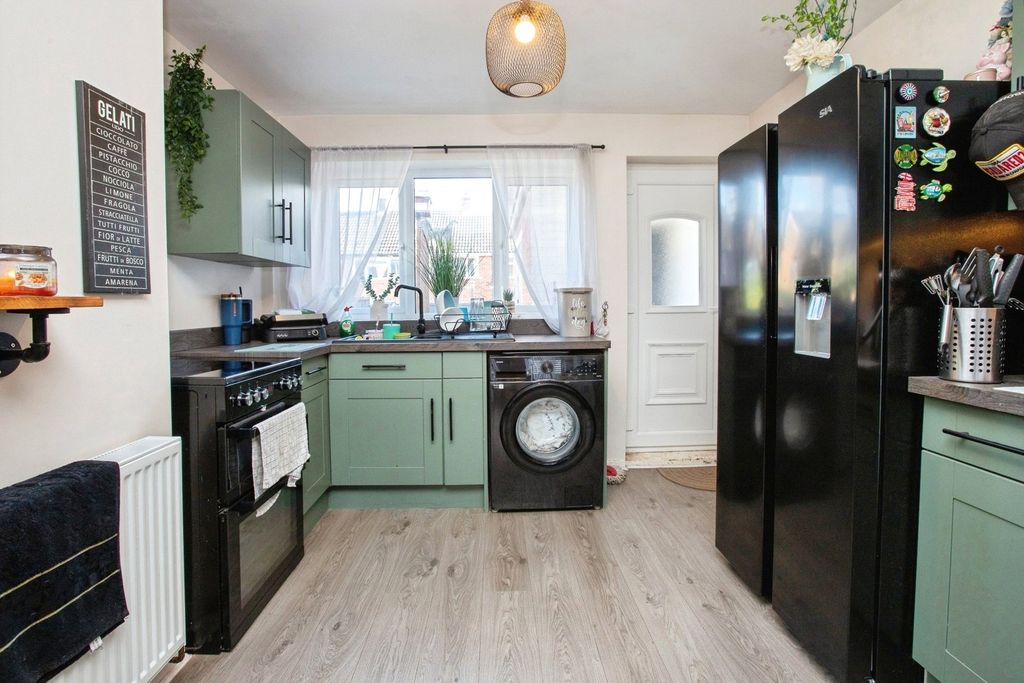 Property photo 2 of 18 Kitchen Dining Room