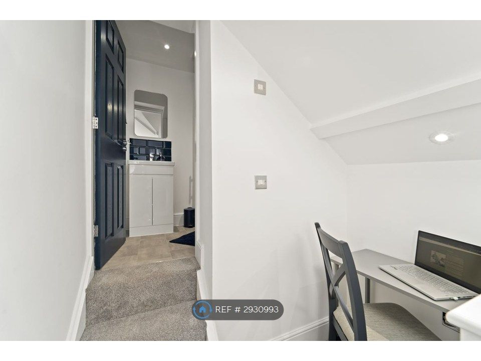 Property photo 3 of 7 Room 10