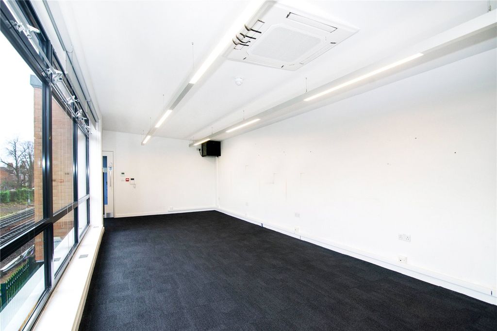 Property photo 2 of 8 Picture No. 31