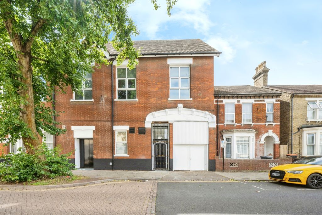 Property photo 2 of 17 Photography