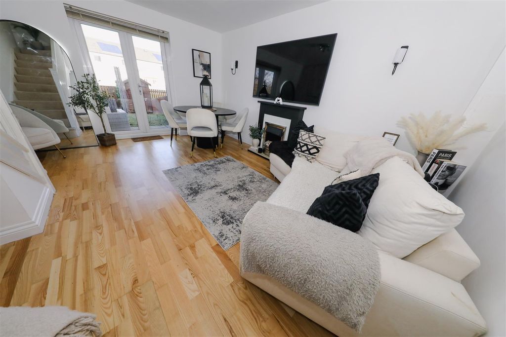 Property photo 2 of 15 B