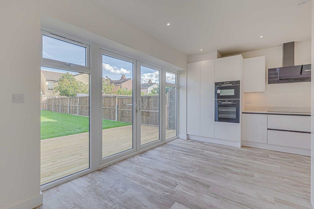 Property photo 2 of 24