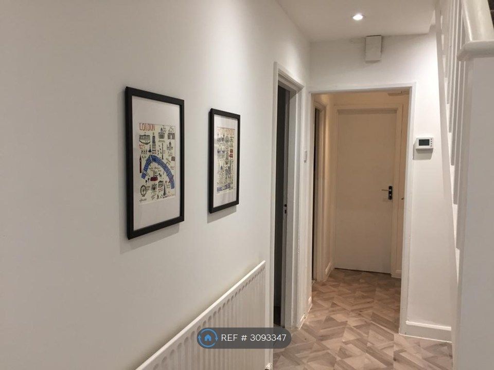 Property photo 2 of 23 Hallway