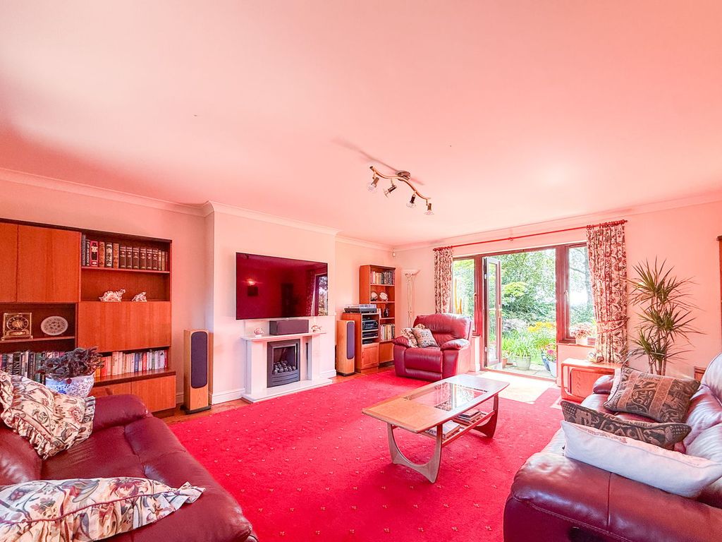 Property photo 3 of 44