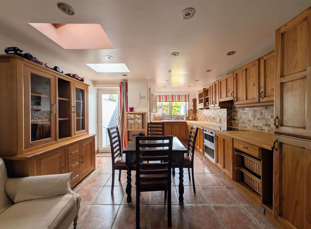 Property photo 2 of 13