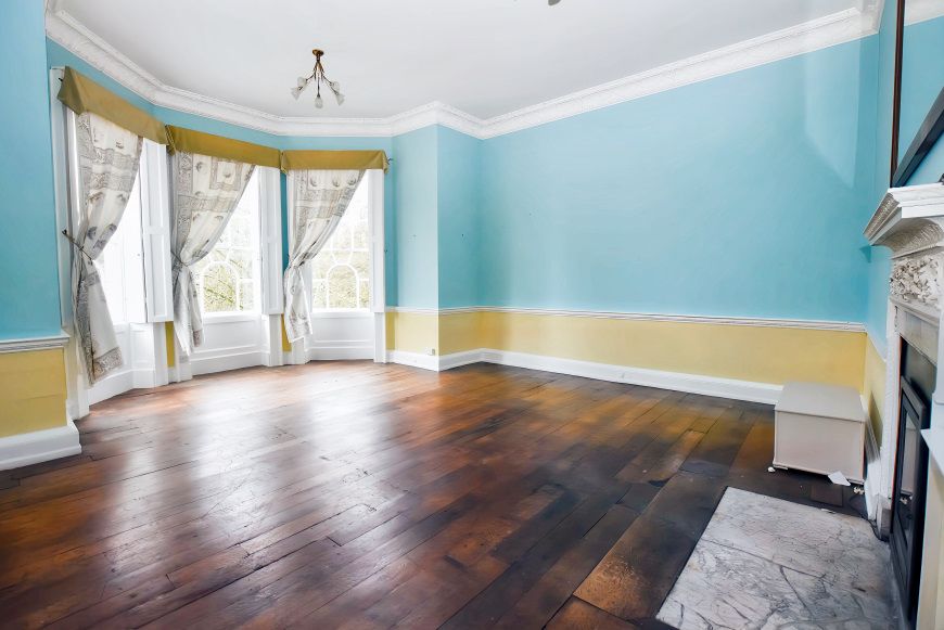 Property photo 3 of 29 Lounge 1