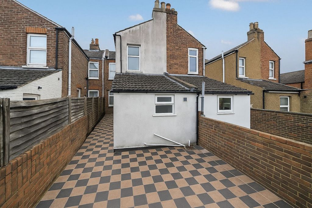 Property photo 2 of 6