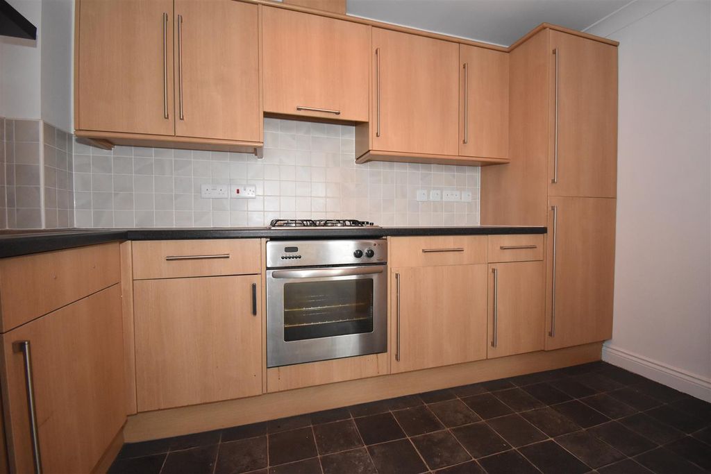 Property photo 3 of 7 Kitchen