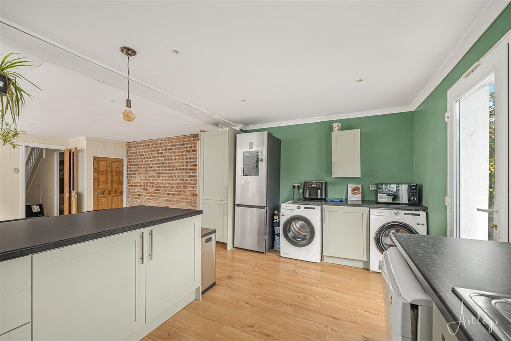 Property photo 2 of 25