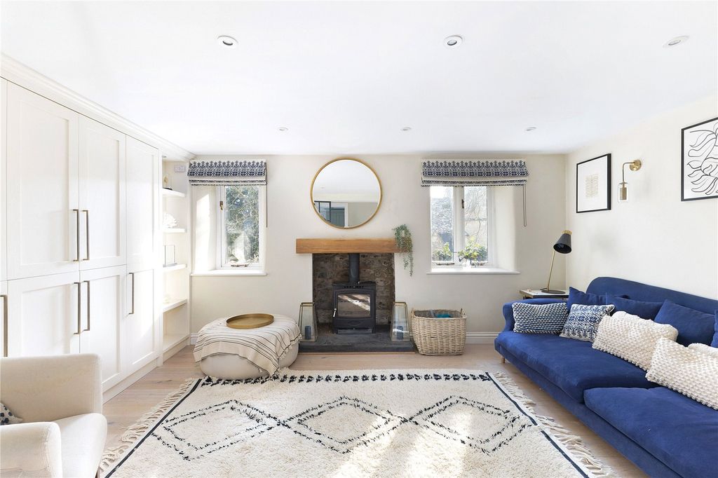 Property photo 3 of 20 Sitting Room