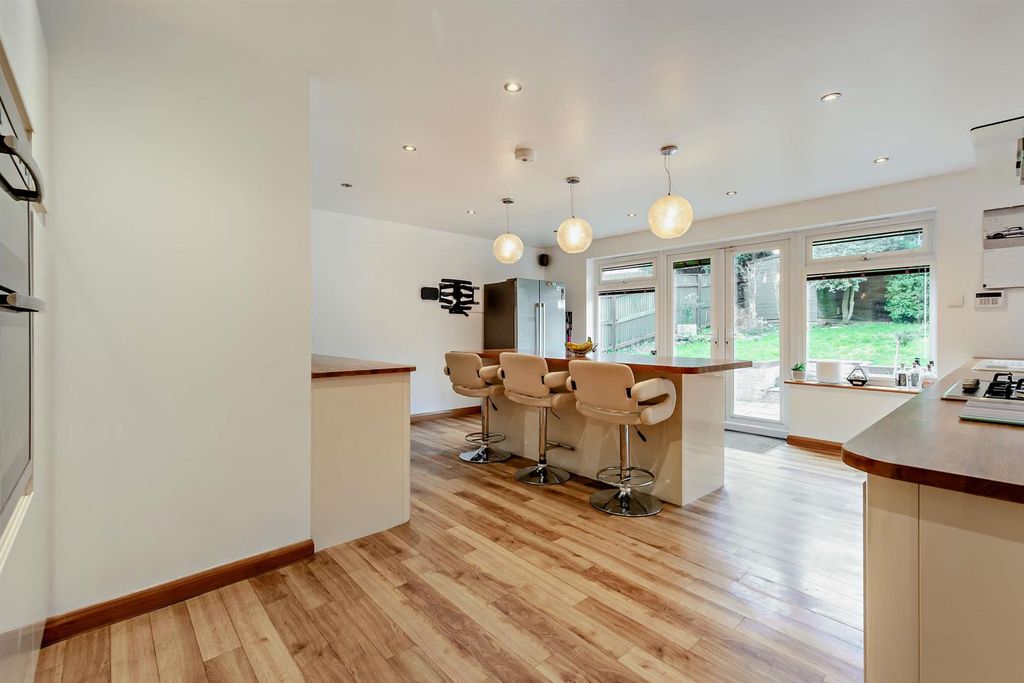 Property photo 3 of 22 8676384-Interior13-800.Jpg