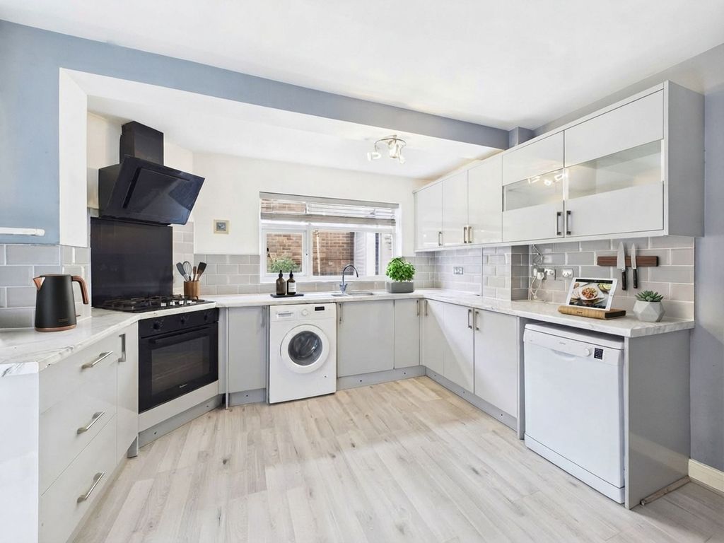 Property photo 3 of 15 Kitchen (Virtually Furnished)