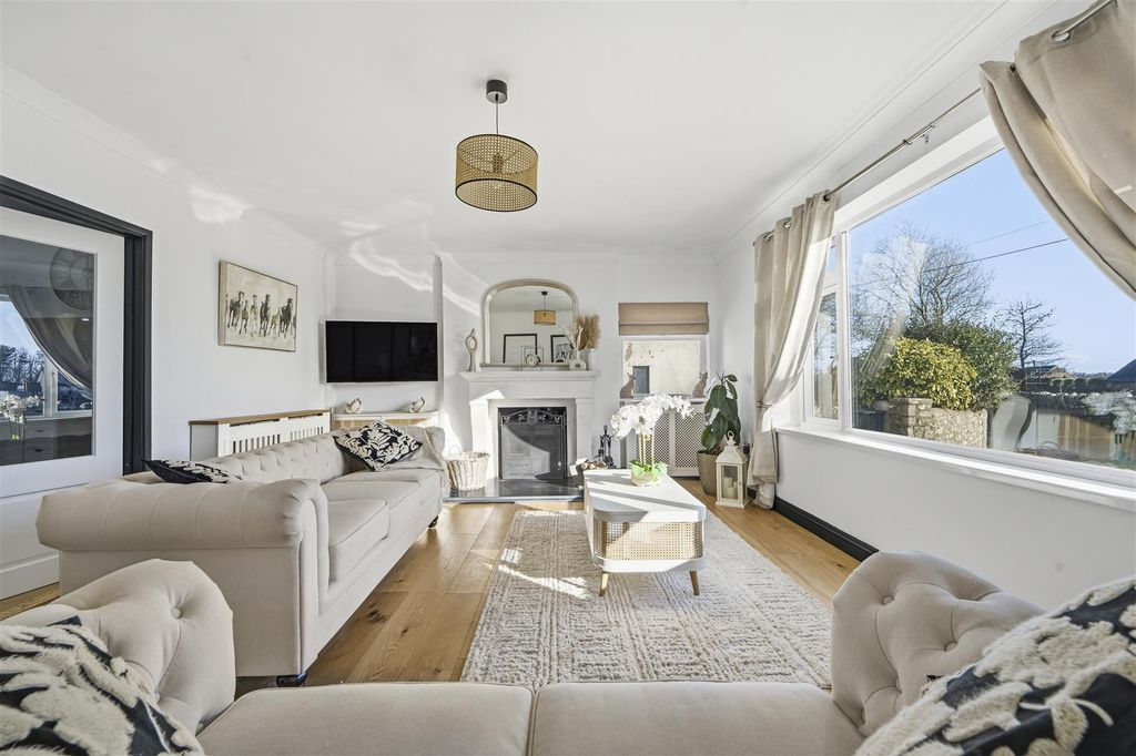 Property photo 3 of 30 04-A7407945.Jpg