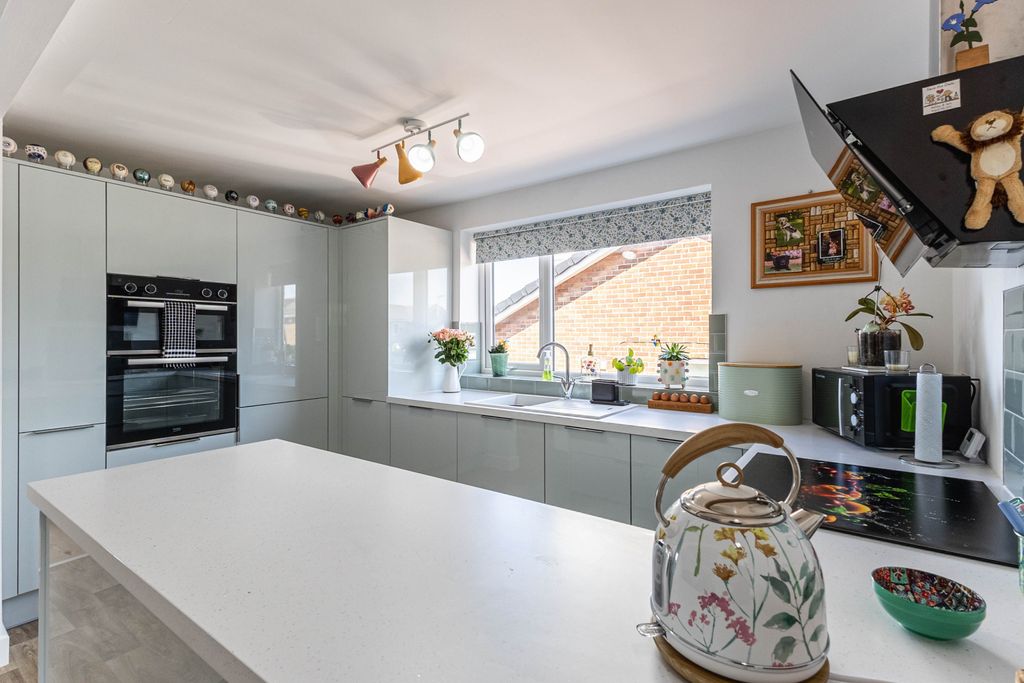 Property photo 2 of 17 Kitchen