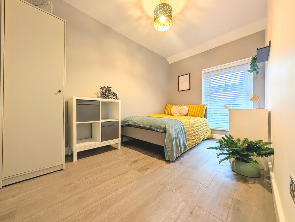 Property photo 1 of 12 Bathroom