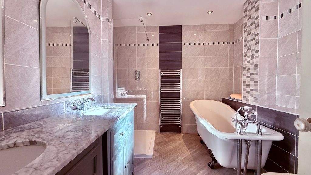 Property photo 3 of 26